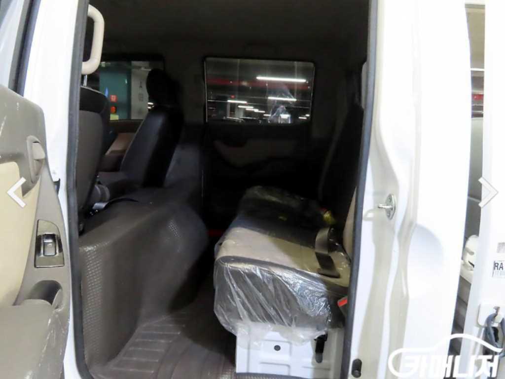 Hyundai Porter 1.0 Ton/ Double Cab/ Long Wheelbase/ CRDi 9