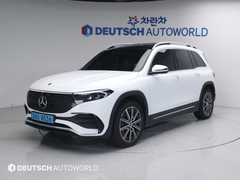 Mercedes-Benz EQB-Class EQB300 4MATIC AMG Line 2