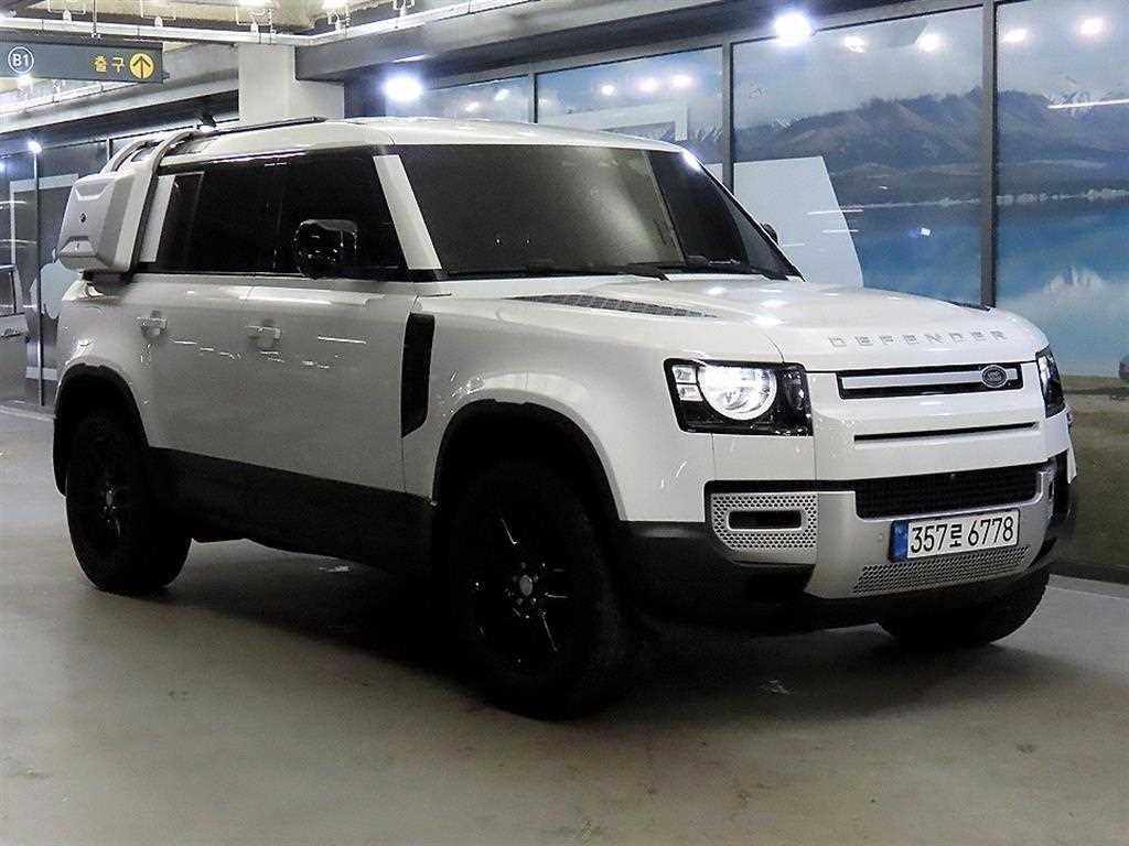 Land Rover Defender D240 S