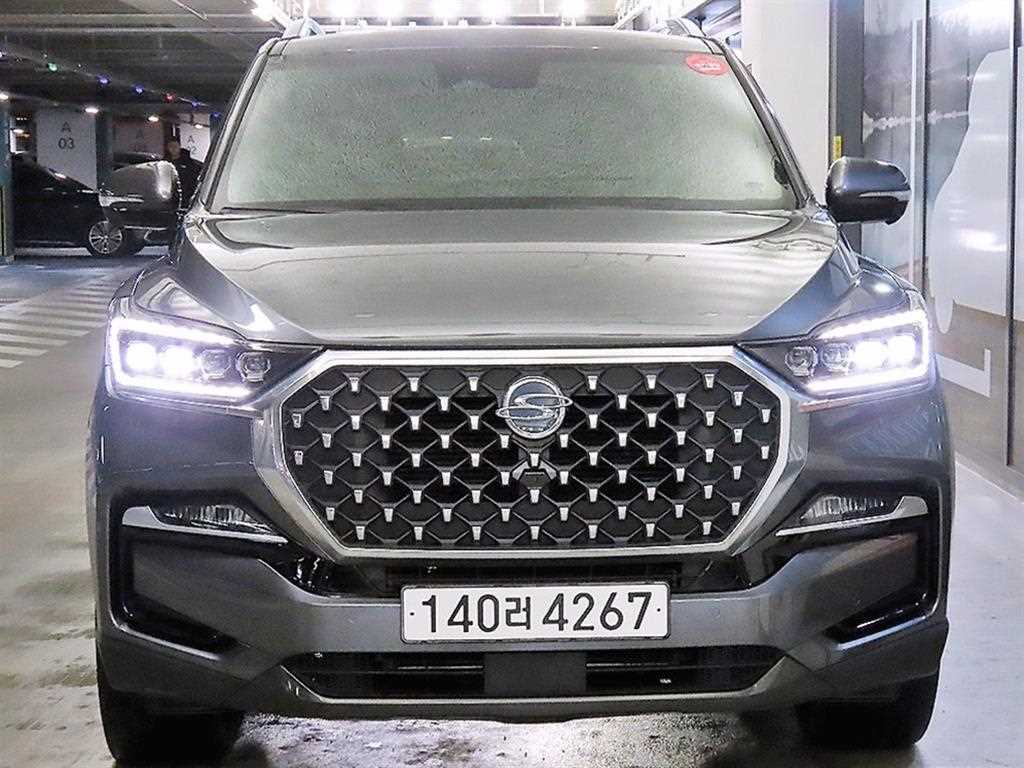 KGM 렉스턴 디젤 2.2 4WD 더 블랙 사진 2/20