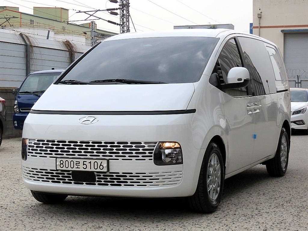 Hyundai Staria 2WD Diesel Cargo Modern — фото 2