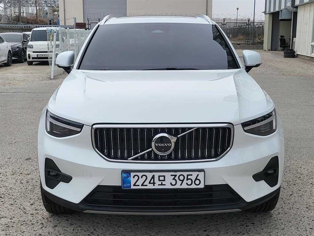 XC40 B4 AWD 울트라 브라이트 2025년식