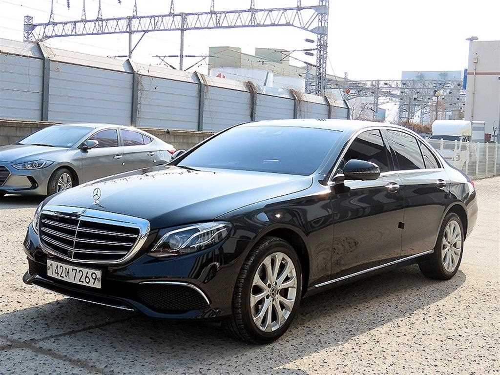 벤츠 E 클래스 E300 4MATIC 익스클루시브 사진 2/20