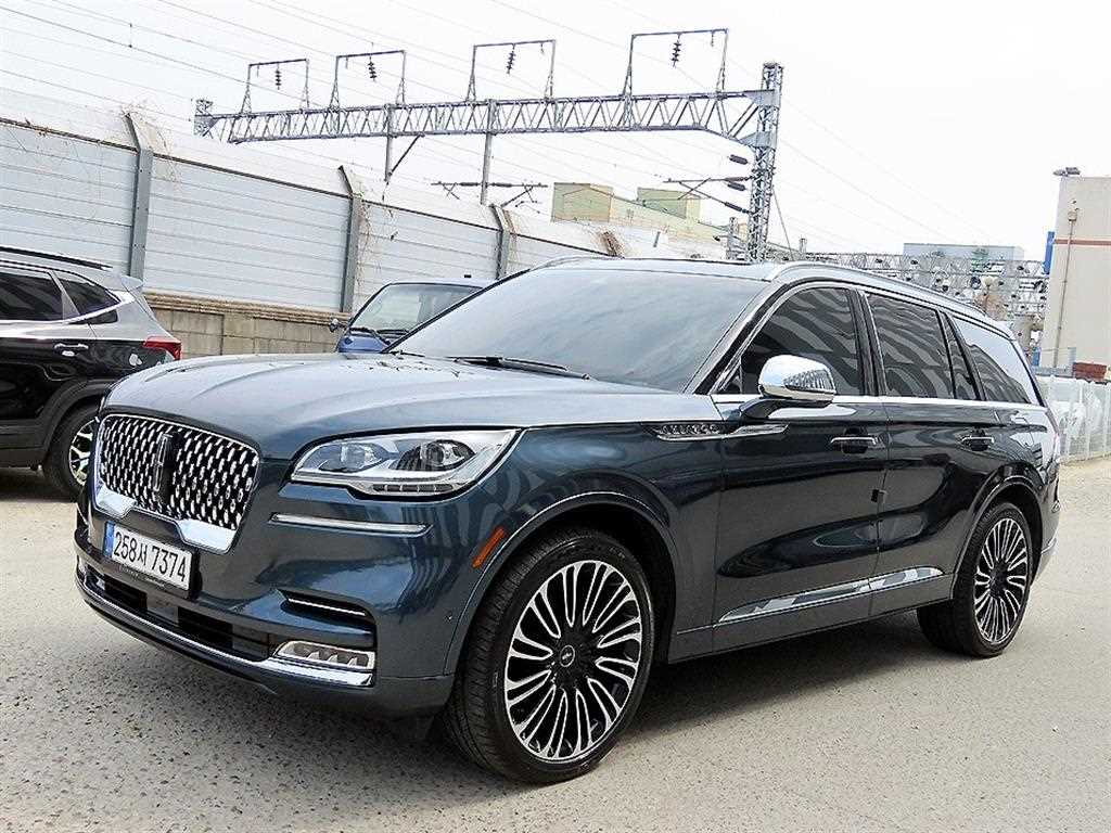 에비에이터 2세대 3.0 블랙라벨 AWD 2020년식
