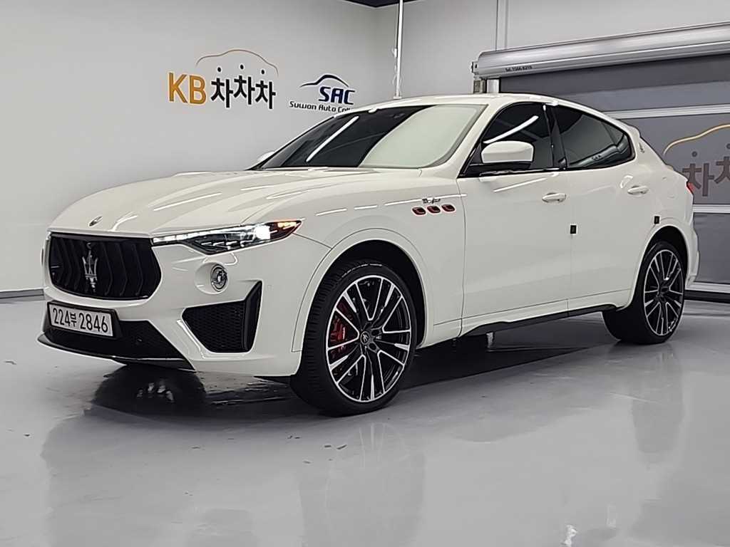 르반떼 3.8 트로페오 2020년식