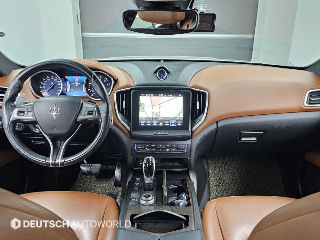 Maserati Ghibli 3.0 8