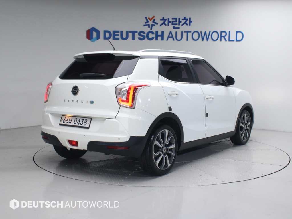 KGM 티볼리 디젤 2WD 1.6 LX 사진 2/20