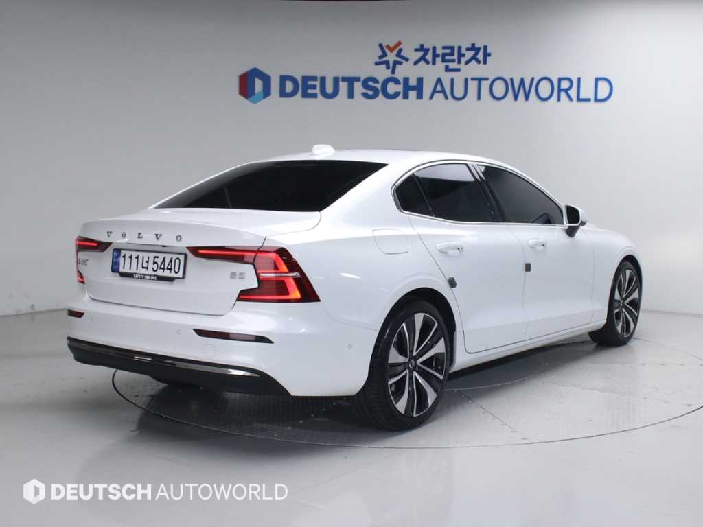 Volvo S60 B5 Ultimate Bright — фото 2