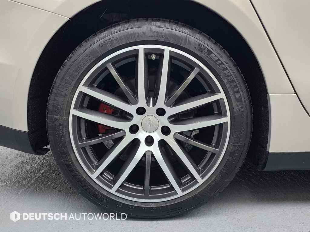 Maserati Ghibli 3.0 6