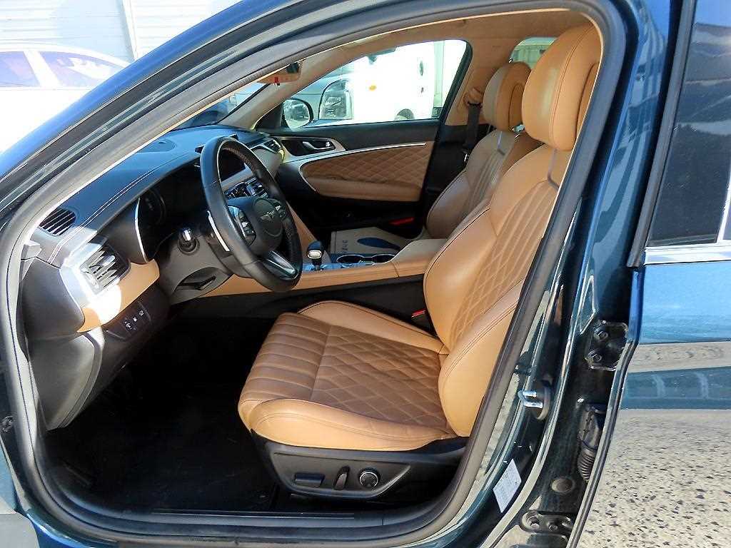 Genesis G70 Gasoline 2.0T 2WD Premium 6