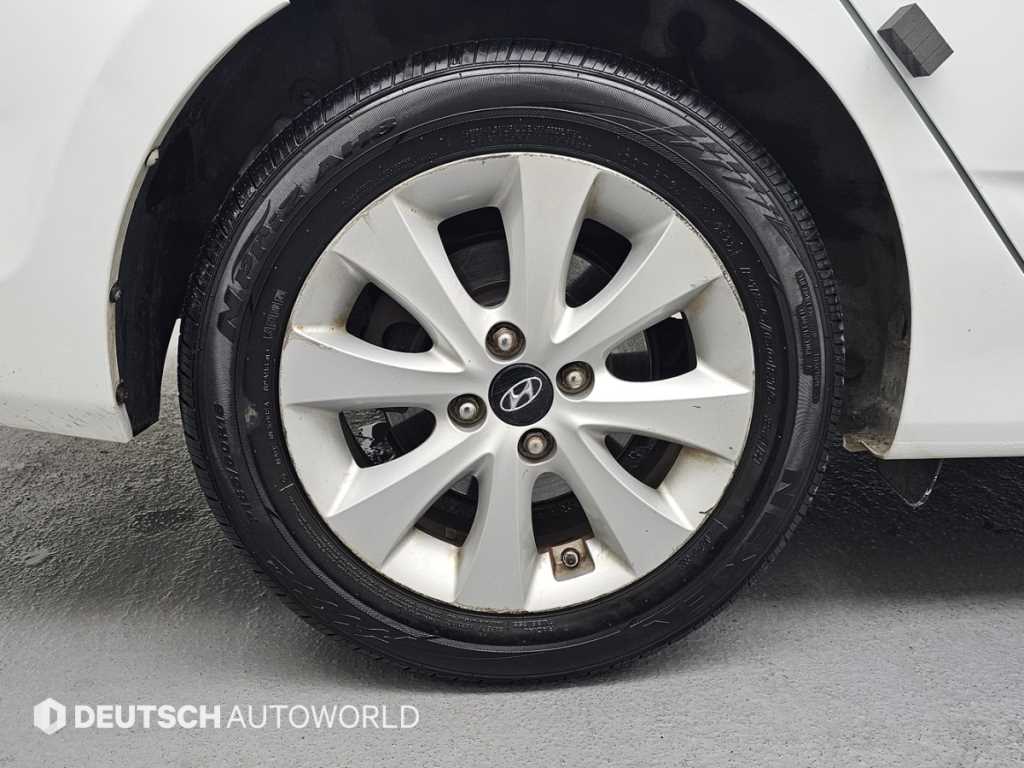 HYUNDAI Accent 2015 Blanco - Importación desde Corea - HF Imports Iquique - Foto 14