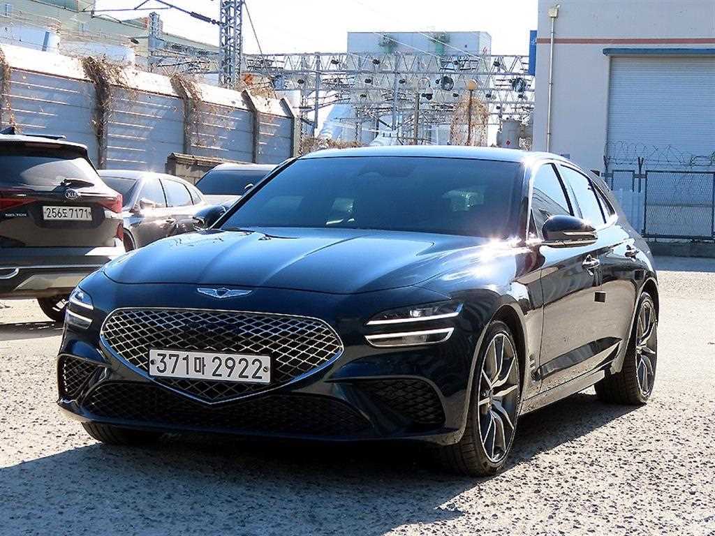 Genesis G70 Gasoline 2.0T 2WD Premium 3