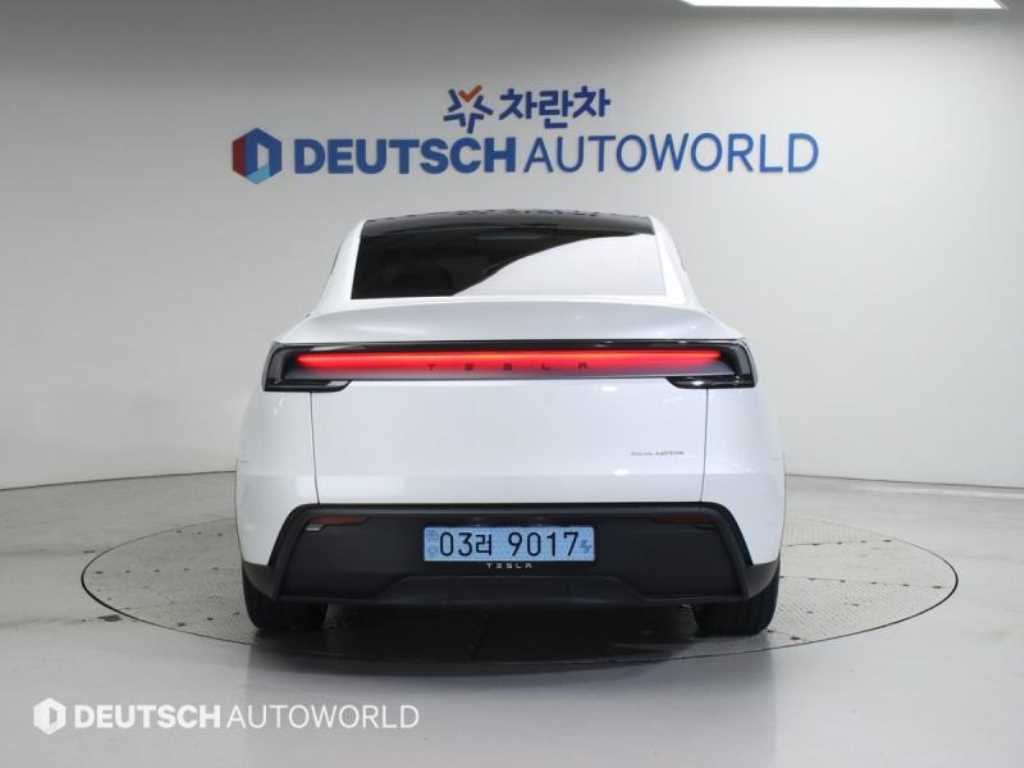 Tesla Model Y Long Range 5