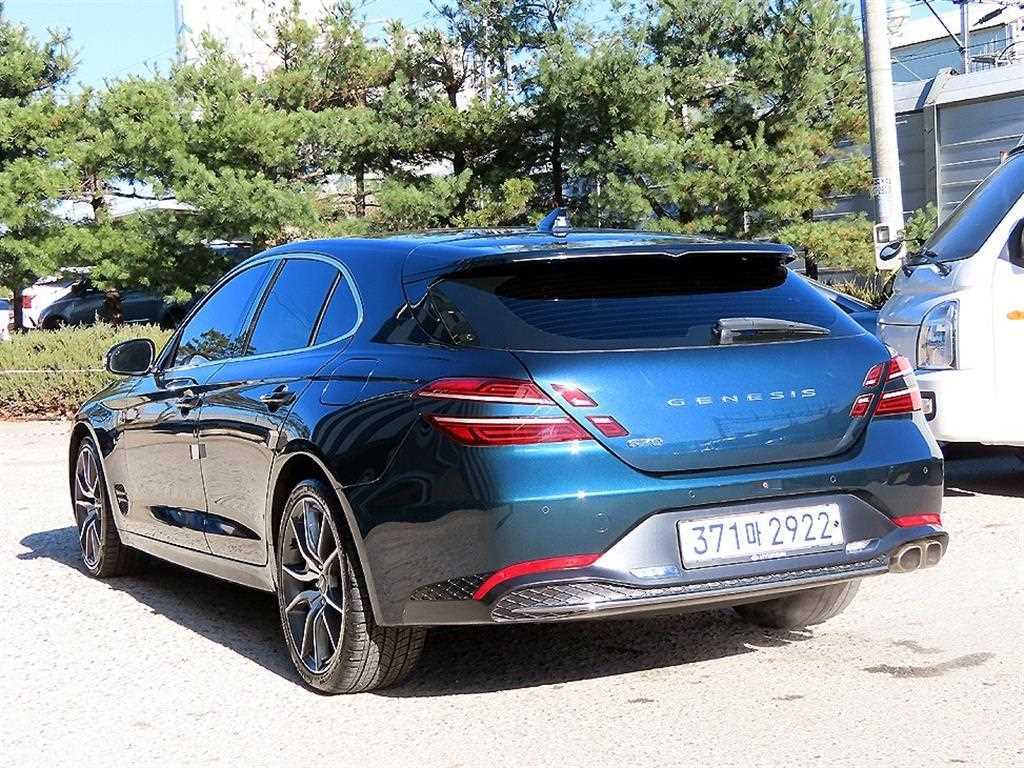 Genesis G70 Gasoline 2.0T 2WD Premium 4