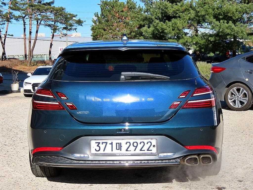 Genesis G70 Gasoline 2.0T 2WD Premium 5