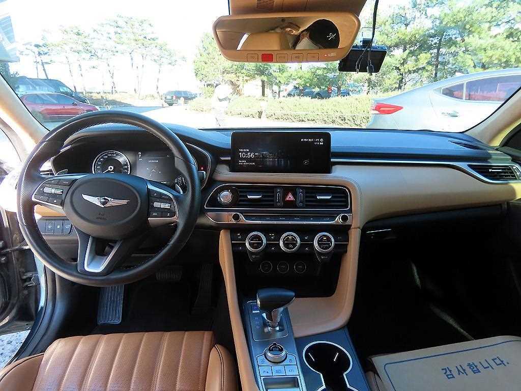 Genesis G70 Gasoline 2.0T 2WD Premium 8