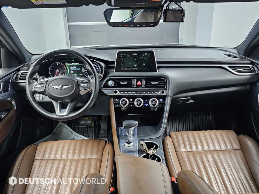 Genesis G70 2.0T Elite 8