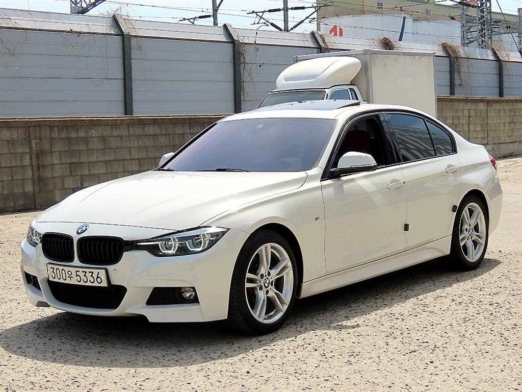 BMW 3시리즈 330i M 스포츠 쉐도우 사진 2/20