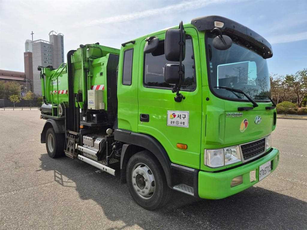 현대 음식물차 메가트럭 7.5톤 덤프식 배출 - 중고 트럭 매물 이미지
