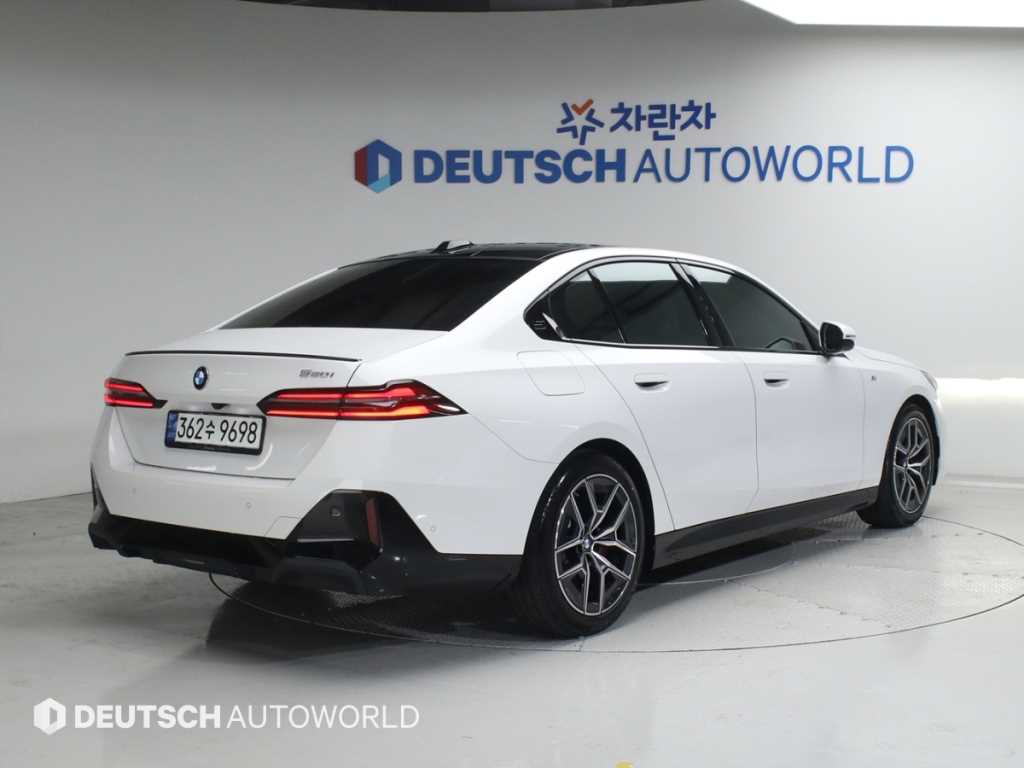 BMW 5시리즈 520i 스페셜 에디션 사진 2/20