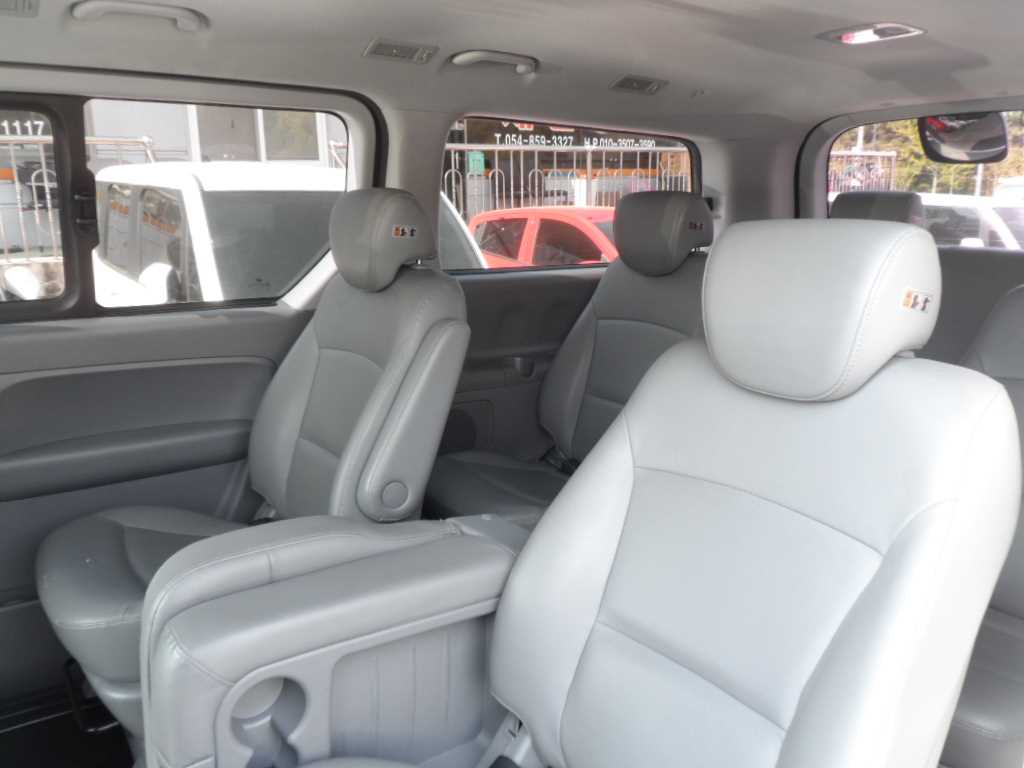 Hyundai Starex Wagon CVX Luxury 9
