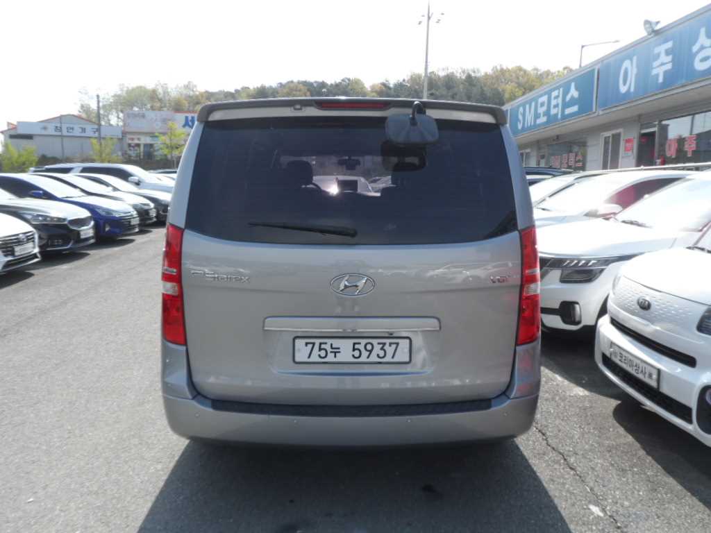 Hyundai Starex Wagon CVX Luxury 4