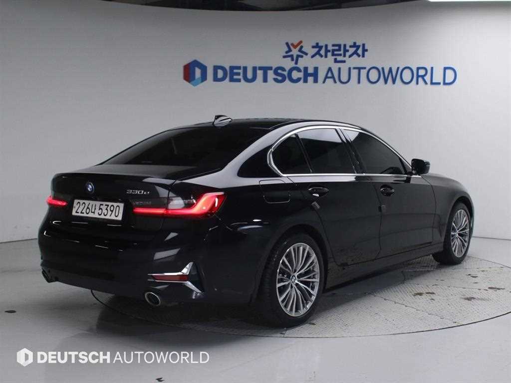 BMW 3시리즈 330e 럭셔리 사진 2/20