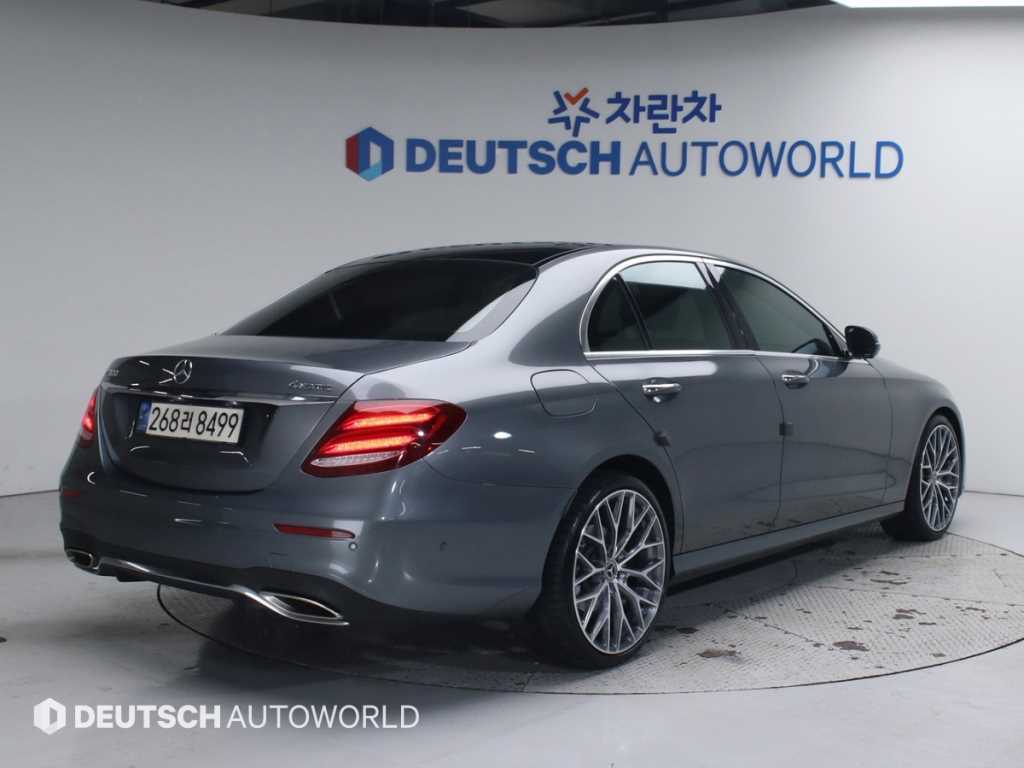 벤츠 E 클래스 E300 4MATIC AMG LINE 사진 2/20