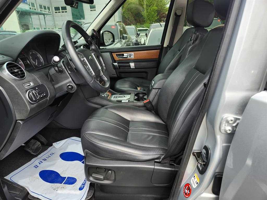 Land Rover Discovery 3.0 SDV6 SE 8