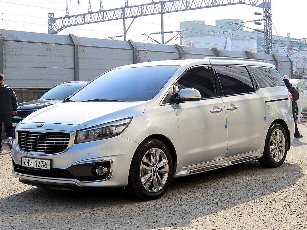 기아 카니발 디젤 9인승 프레스티지 사진 2/20
