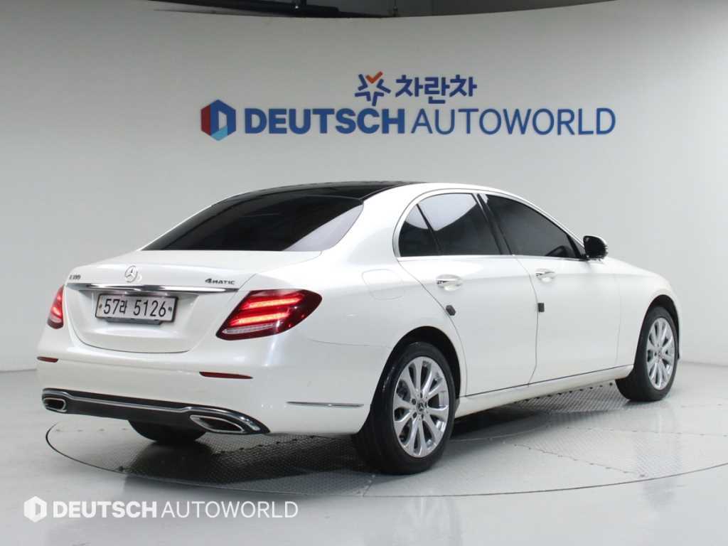 벤츠 E 클래스 E300 4MATIC 익스클루시브 사진 2/20