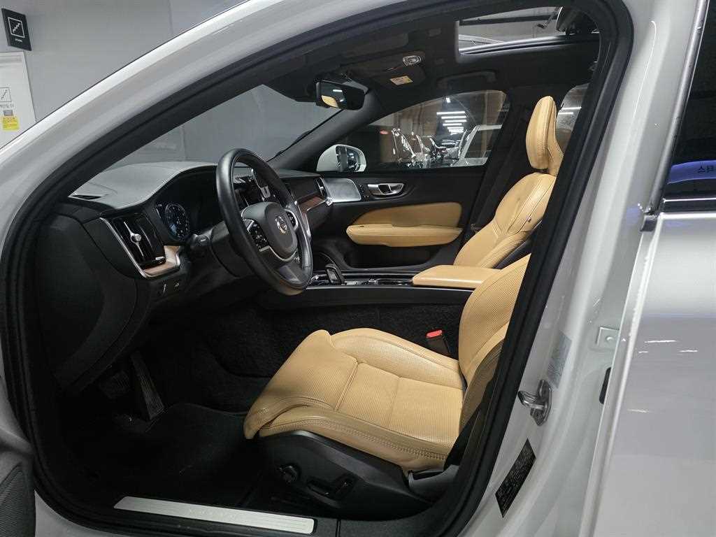 V60 크로스 컨트리 2세대 2.0 B5 프로 AWD 2021년식