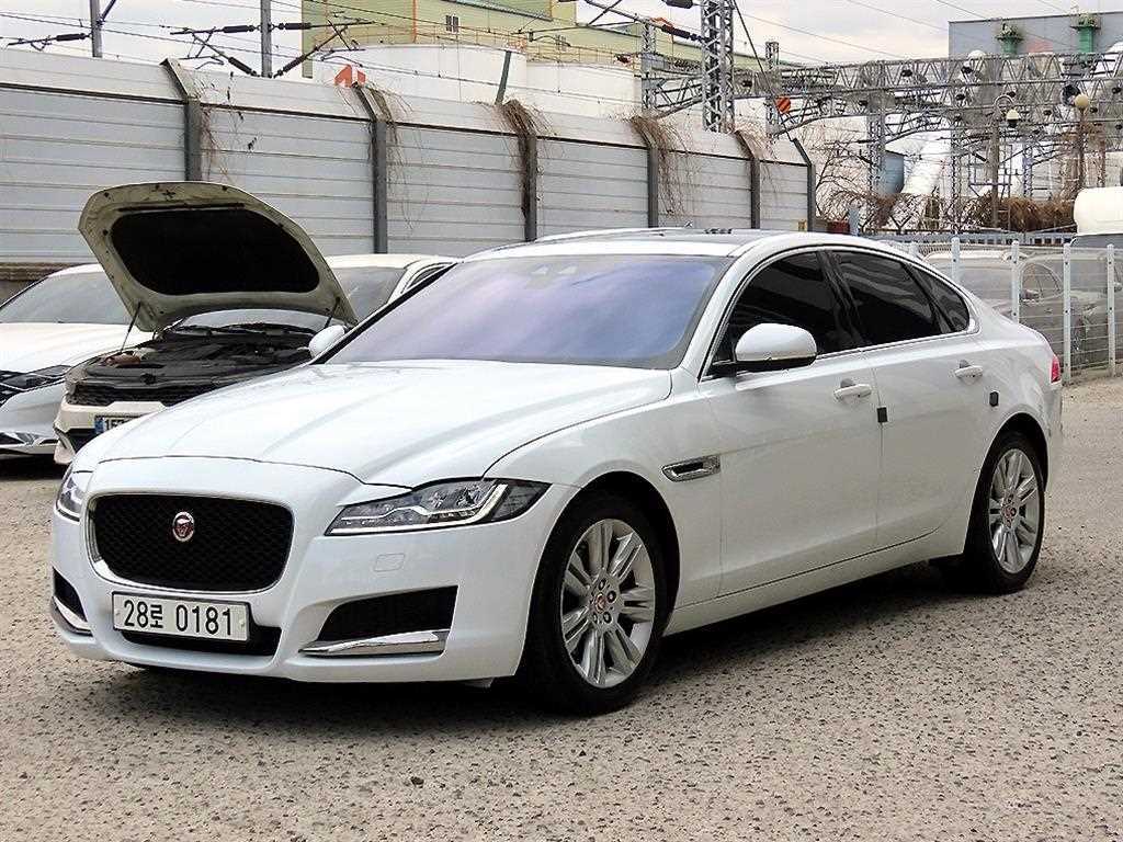 재규어 XF 2.5T 포트폴리오 사진 2/20