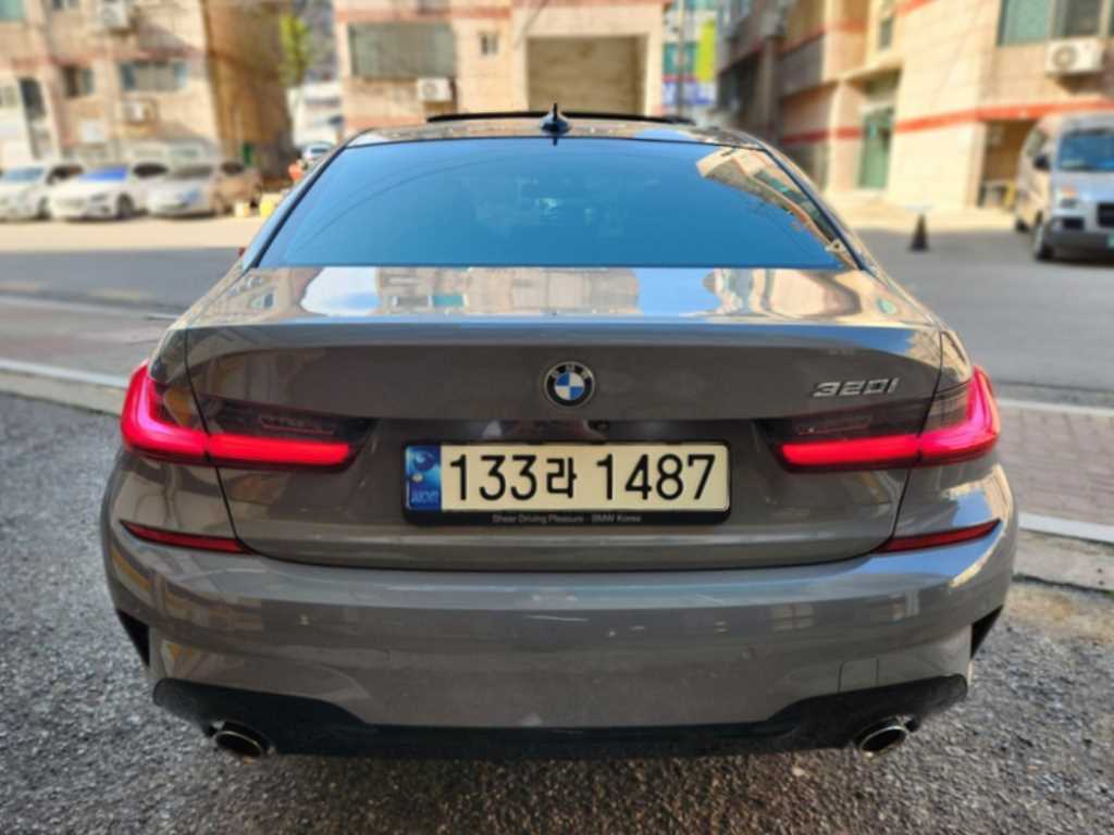 BMW 3 Series 320i M Sport — фото 2