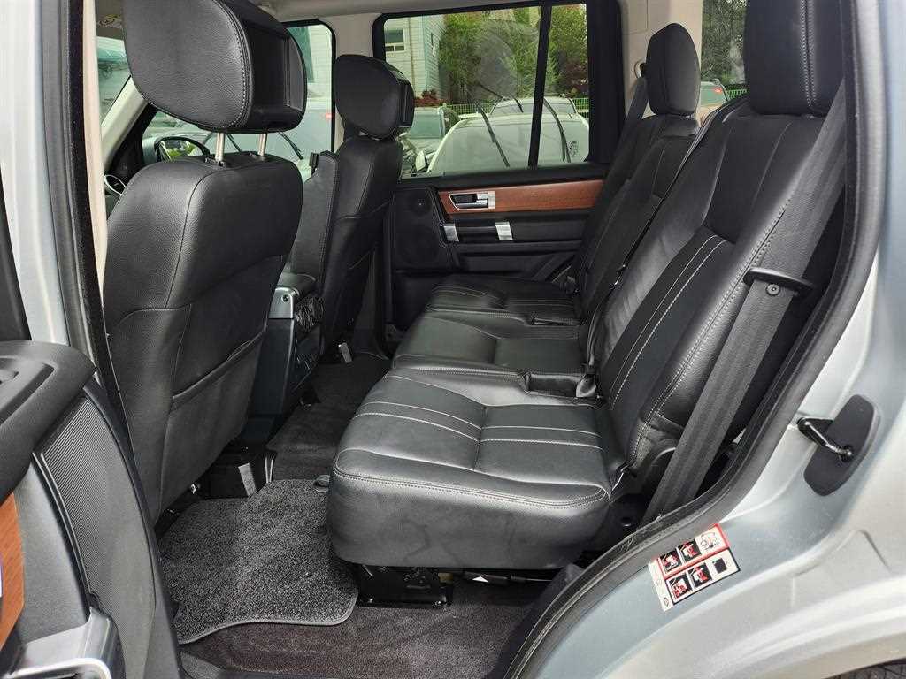 Land Rover Discovery 3.0 SDV6 SE 9