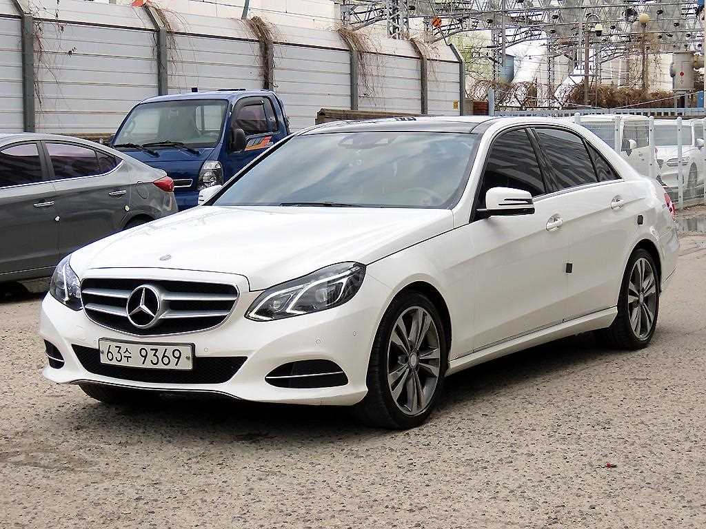 벤츠 E 클래스 E300 4MATIC 아방가르드 사진