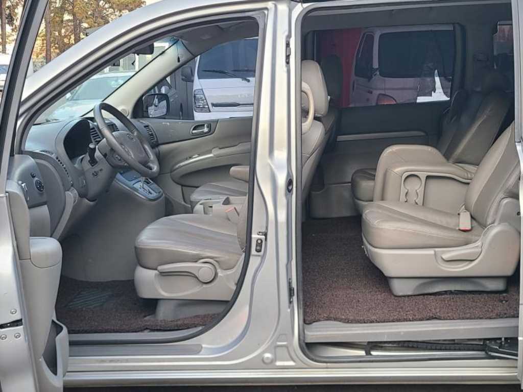 KIA Carnival - Vista 11