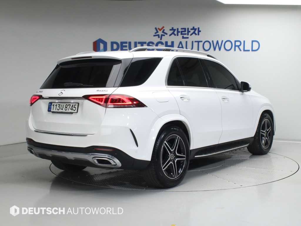 Mercedes-Benz GLE-Class GLE450 4MATIC 3