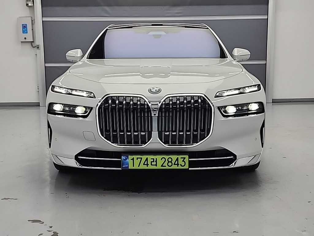 BMW 7시리즈 750e xDrive 디자인 퓨어 엑셀런스 사진