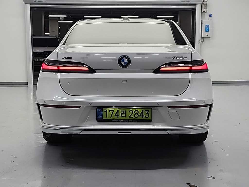 BMW 7시리즈 750e xDrive 디자인 퓨어 엑셀런스 사진 2/19