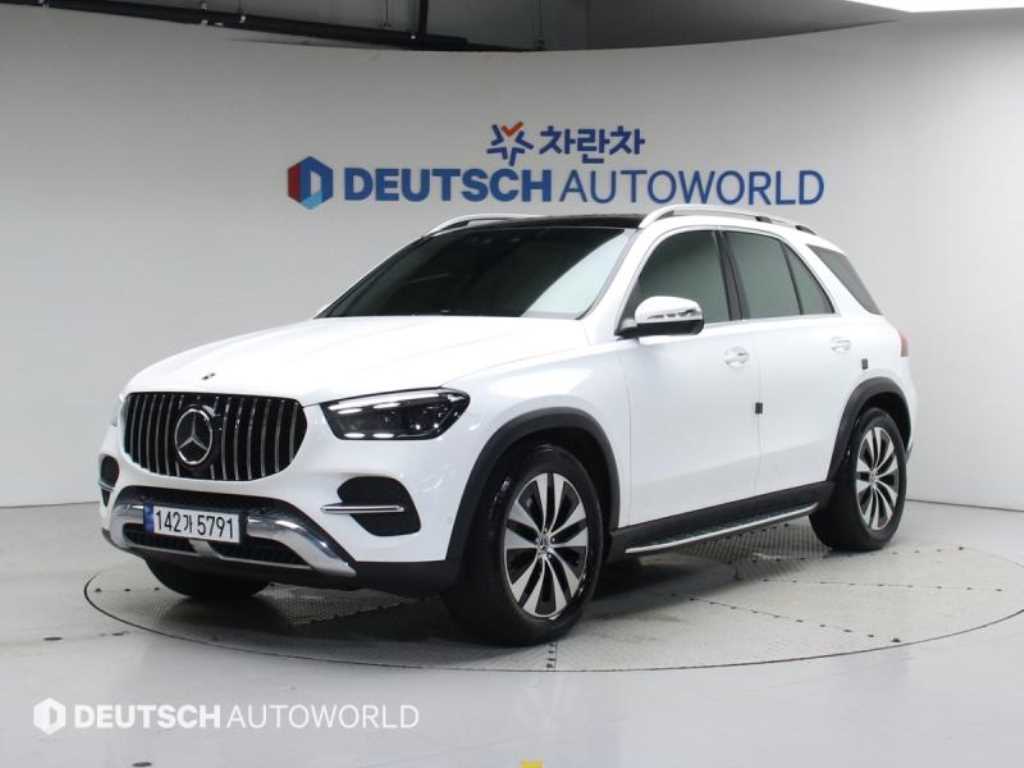 Mercedes-Benz GLE-Class GLE300d 4MATIC 2
