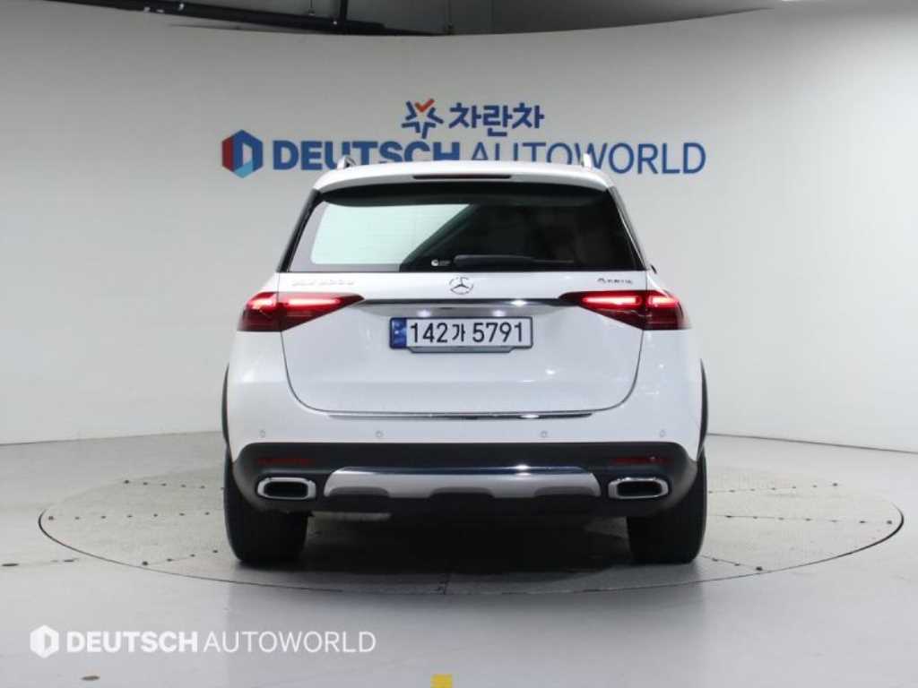 Mercedes-Benz GLE-Class GLE300d 4MATIC 5