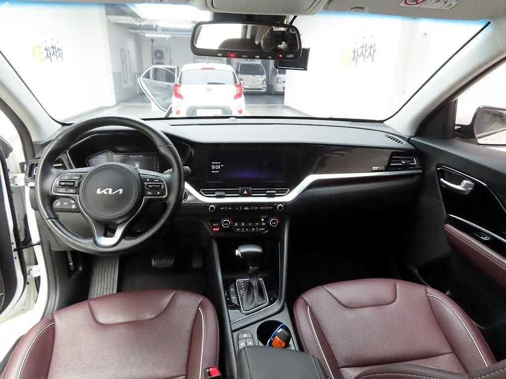 Kia Niro 1.6 HEV Signature 8