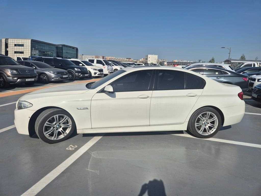 BMW 5시리즈 528i M 스포츠 사진 2/20