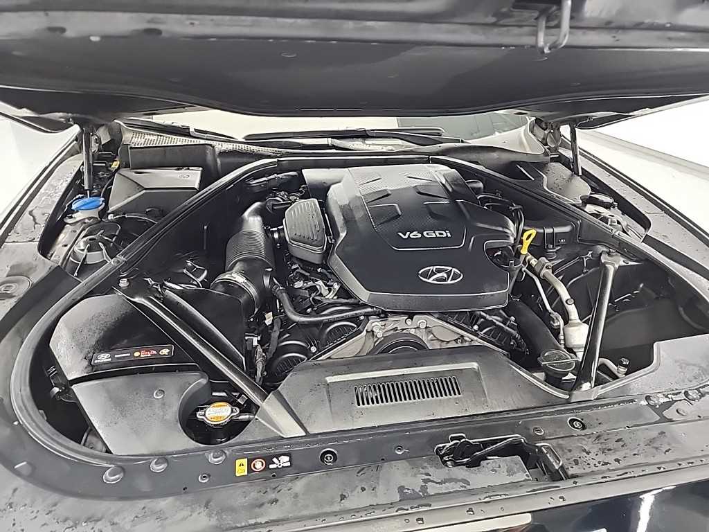 HYUNDAI Genesis - Vista 5