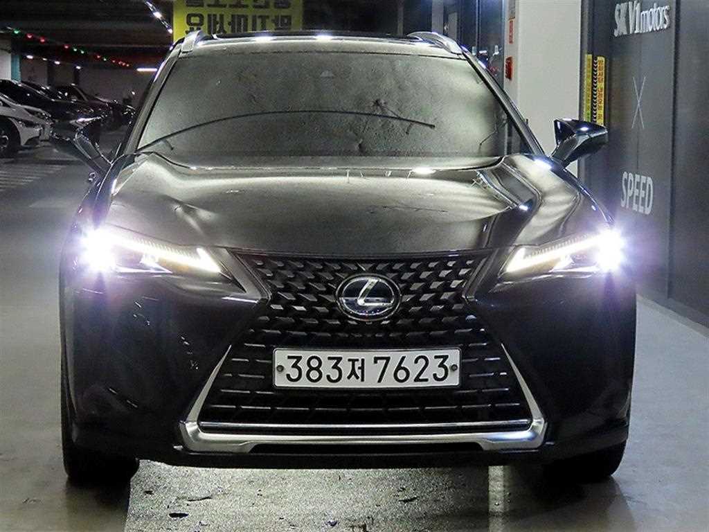 Lexus UX 2.0 2WD 3