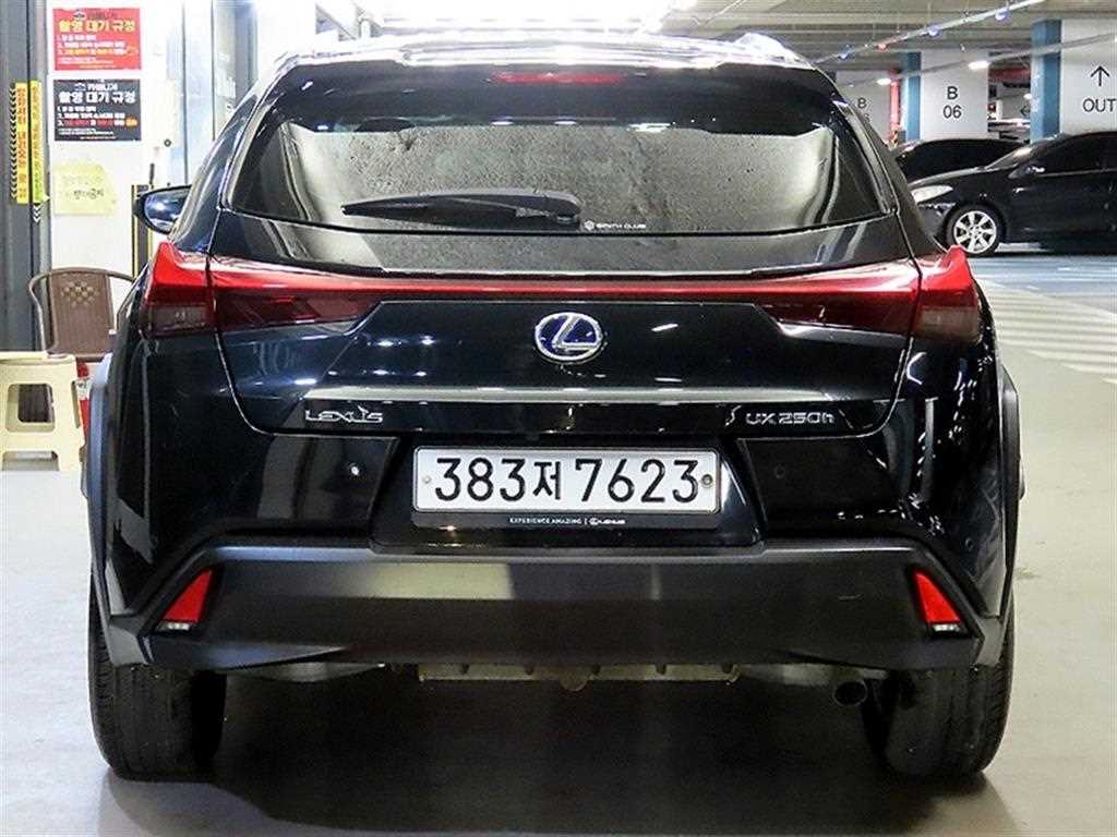 Lexus UX 2.0 2WD 6