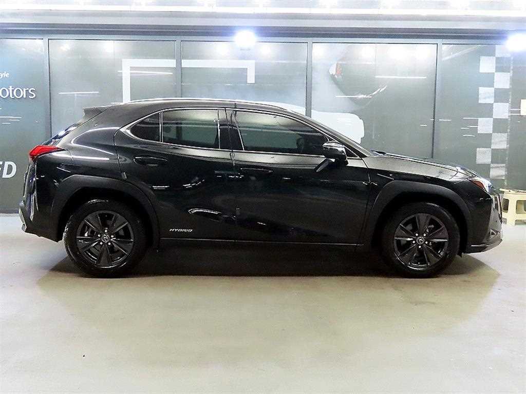 Lexus UX 2.0 2WD 4