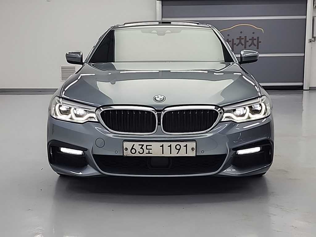 BMW 5시리즈 520d xDrive M 스포츠 플러스 사진