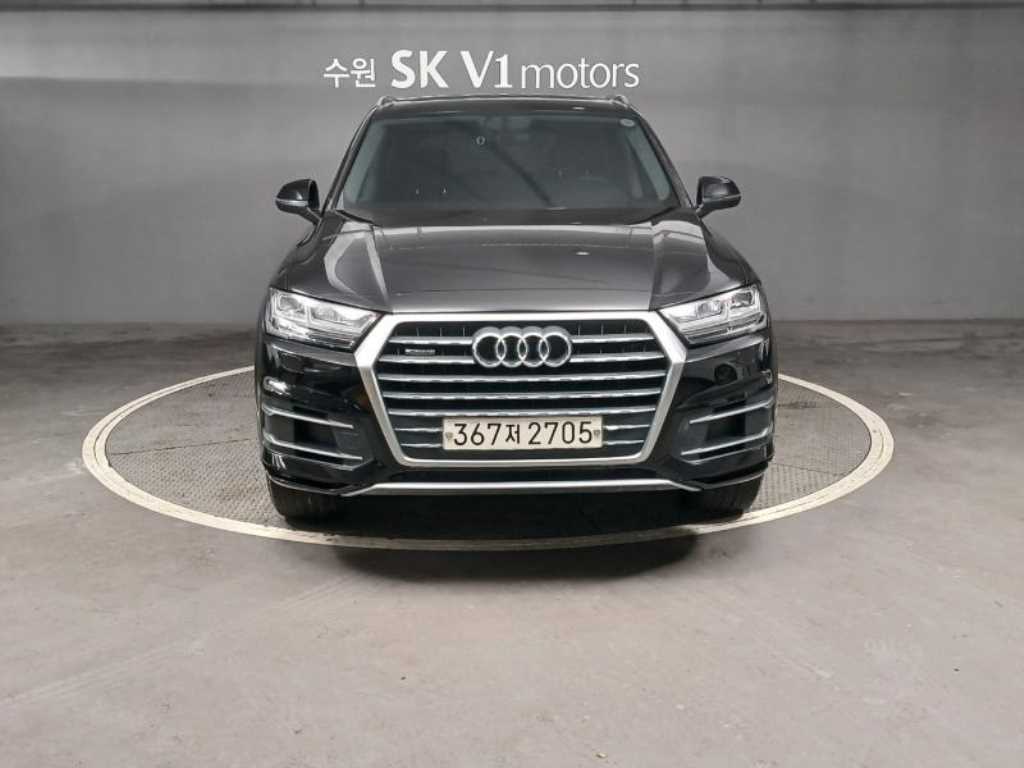 아우디 Q7 45 TFSI 콰트로 사진 2/20